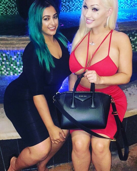 Houston streets with @watchdiamonddoll // dress by @mish_korture_boutique https://t.co/BrnZiysy6c<a class="tags" target="_blank" title="On Twitter" href="/?out=eyJ0eXAiOiJKV1QiLCJhbGciOiJIUzUxMiJ9.eyJpYXQiOjE3MjEyNDIwMjcsImlzcyI6InR3cG9ybnN0YXJzLmNvbSIsIm5iZiI6MTcyMTI0MjAyNywiZXhwIjoxNzUyNzc4MDI3LCJyZWRpcmVjdF91cmwiOiJodHRwczovL3R3aXR0ZXIuY29tL3dhdGNoZGlhbW9uZGRvbGwifQ.sb_3XSa4z1awyVuMvEei5TaCg9f8Upx70WitVjyrQhK3y51nE9XGvhYc2VVcYuY5Z1fF0jhngdrCsZYVRVtTCw">@watchdiamonddoll</a>