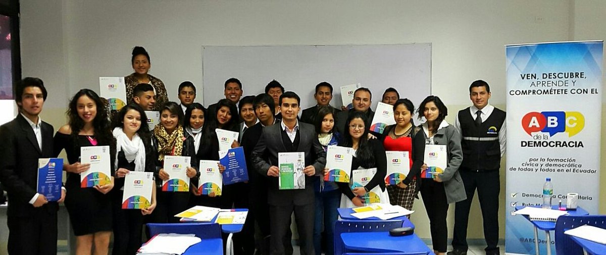 ABCDemocraciaEC's tweet photo. @CNE_Tungurahua realizó jornada de #CapacitaciónABC a estudiantes de la carrera de Derecho de la #UNIANDES @cnegobec https://t.co/KXlNbQIjCD
