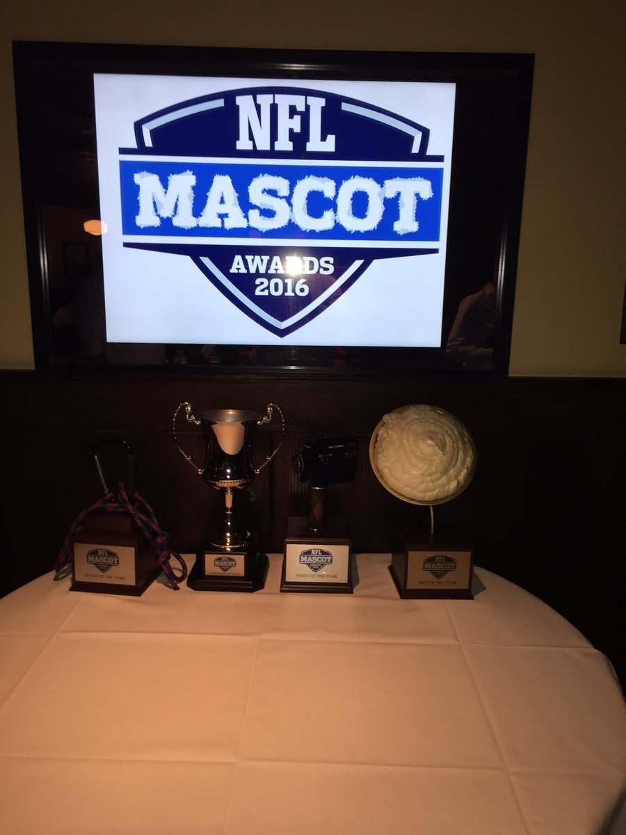 BlitzTheSeahawk's tweet photo. Moments away from the hardware being handed out! This is like the ESPYS #fingerscrossed #makeroominthetrophycase https://t.co/SiC6GHy0iy