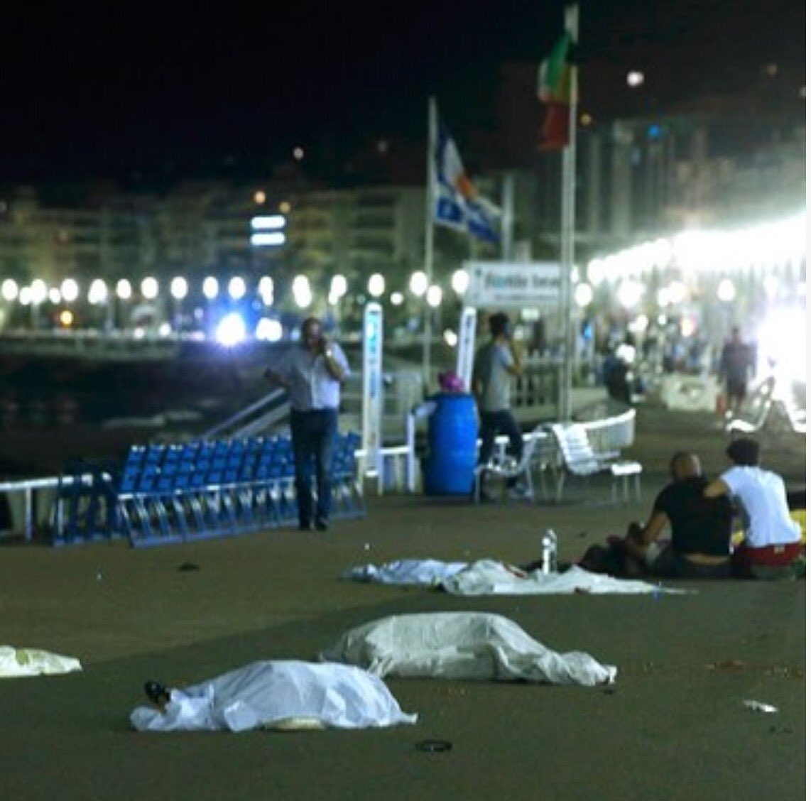 rauldemolina's tweet photo. Los cuerpos de casi 70 muertos hasta ahora en #Nice #Francia donde un terrorista arrolló a cientos de personas https://t.co/EDXxd6zpED