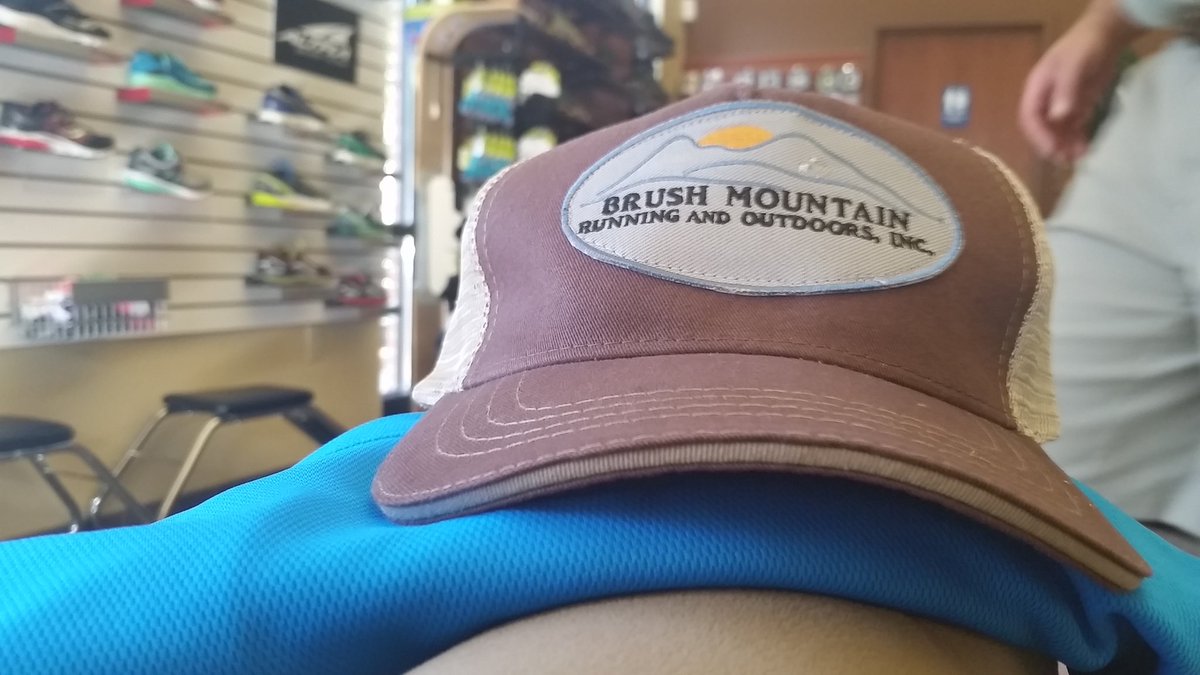 X2JHiker's tweet photo. Hung out w/ the Brush Mountain Running &amp; Outdoor team this evening planning our next #adventure #hikerchat #BMRO https://t.co/s7kBugJdKm