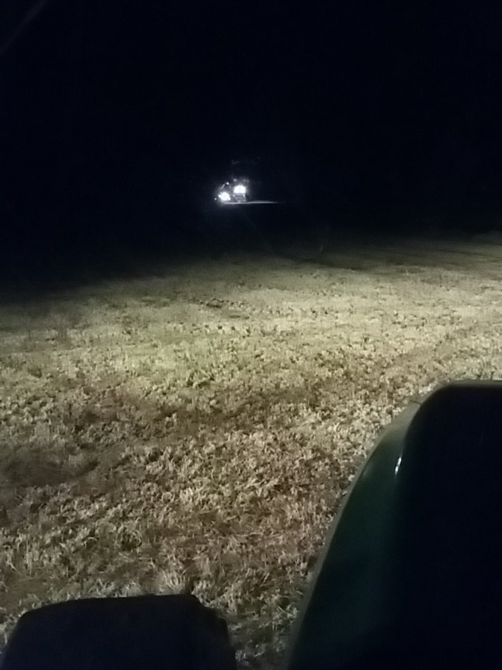 Col14Tom's tweet image. Getting silage in before the rain at 1.42 am