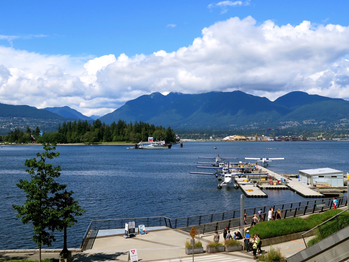 johnleewriter's tweet photo. Cheers for the RTs! Lovely afternoon in #Vancouver, before the rain of course #LPinBC https://t.co/tAFFnmInhu