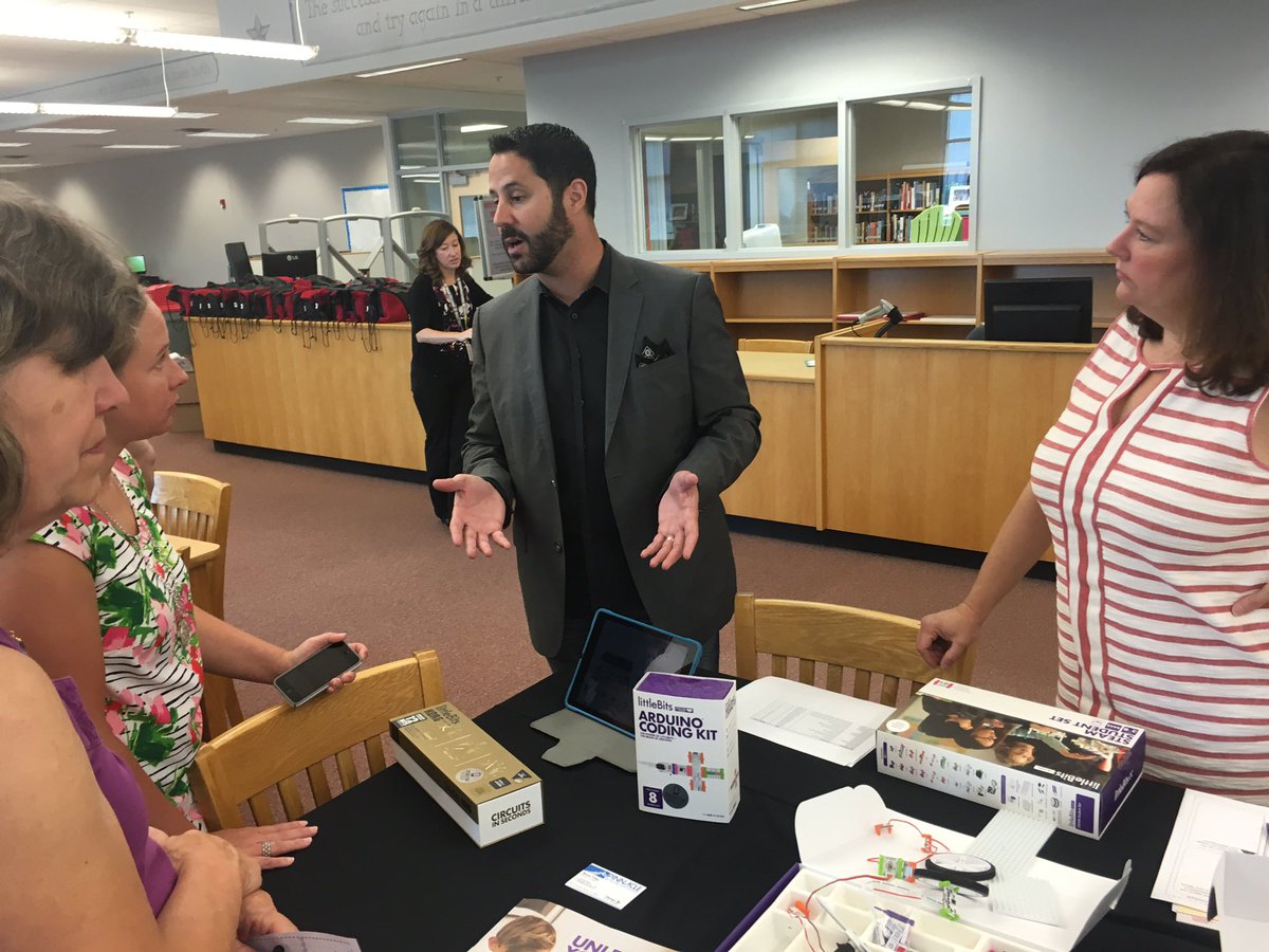 fmauney's tweet image. Presented Makerspaces to @gcschools media specialists today. Great job @SYNNEX! #makerspaces #littlebits #dremel