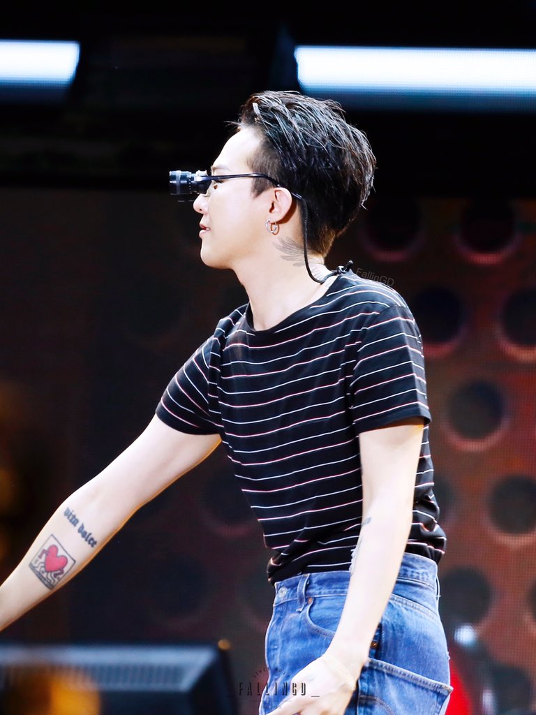 _FallinGD_'s tweet photo. [FallinGD] 20160712 Xi'an / HQ

blueblueblue😇💙

#권지용 #지드래곤 
#GDRAGON #GD #fallingd https://t.co/sfRTeJ9HUM