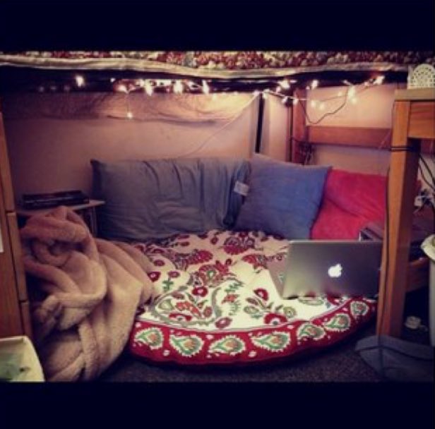 dorminspo's tweet photo. Cute study nook under lofted bed https://t.co/V3NGsqudYy