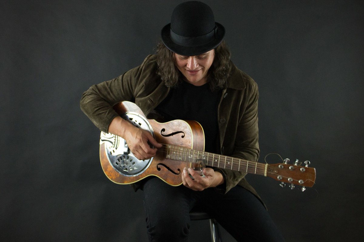 Poquitobar's tweet image. Kara Gordon expert guitarist plays tonight and tomorrow night @Poquitobar