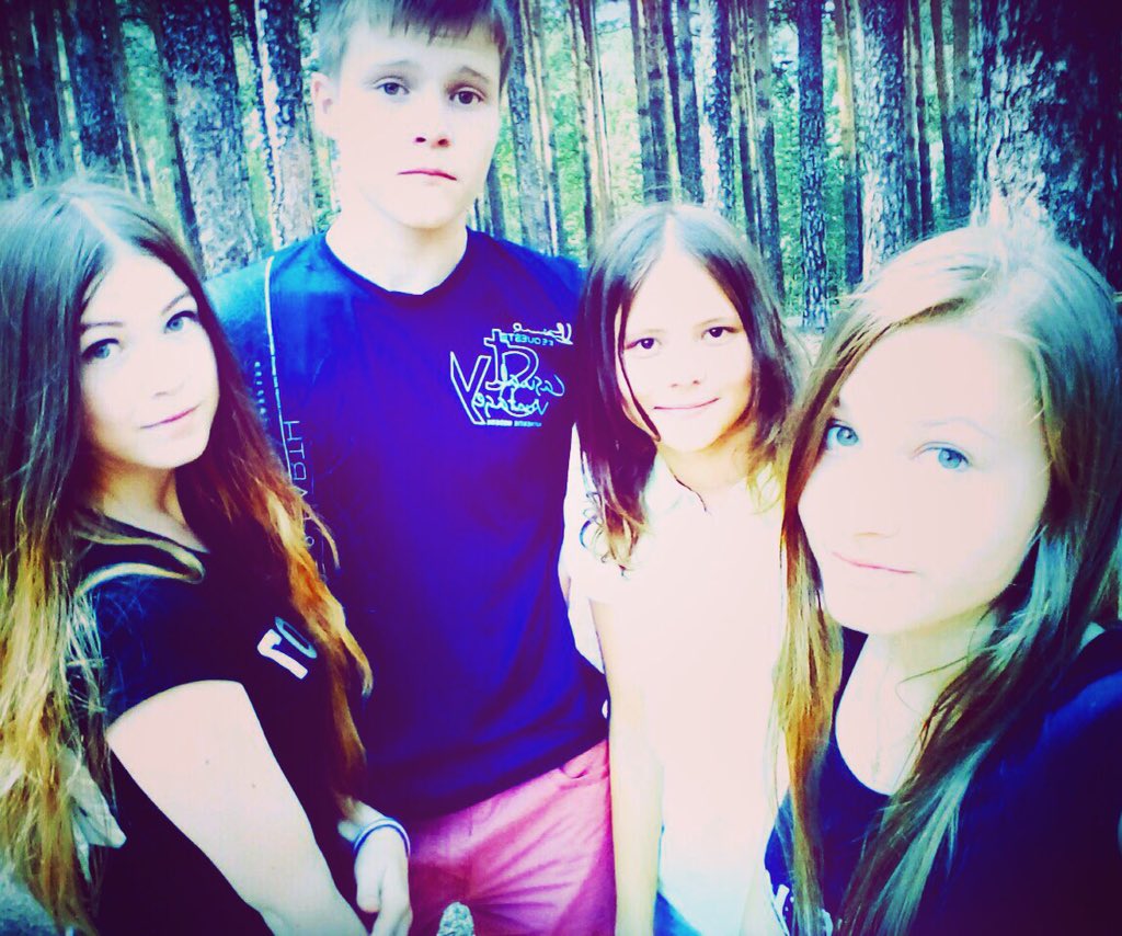marie_moongirl_'s tweet photo. #карагайскийбор #веселье 👻 #walk🌄 #starteen 👯#1место 🏆молодцы⭐️ #развлекаемсякакможем безумные балбесы🍉, люблю вас❤️ https://t.co/YQxCZ6Hils