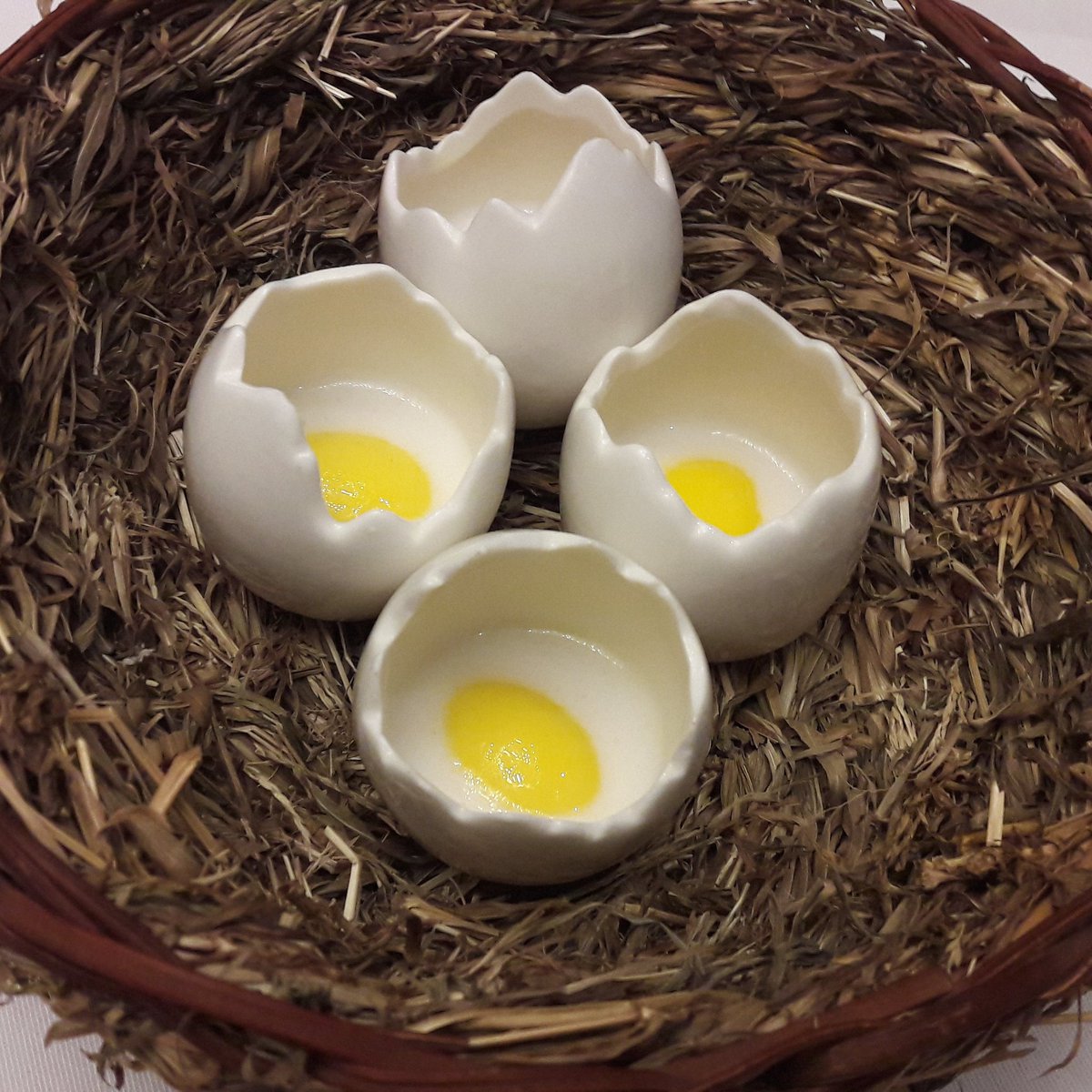 RUPALIDEAN's tweet image. The yummiest and gulitfree eggs I have ever had #spherification #masalalibrary Delhi @ZorawarKalra @DildeepKalra