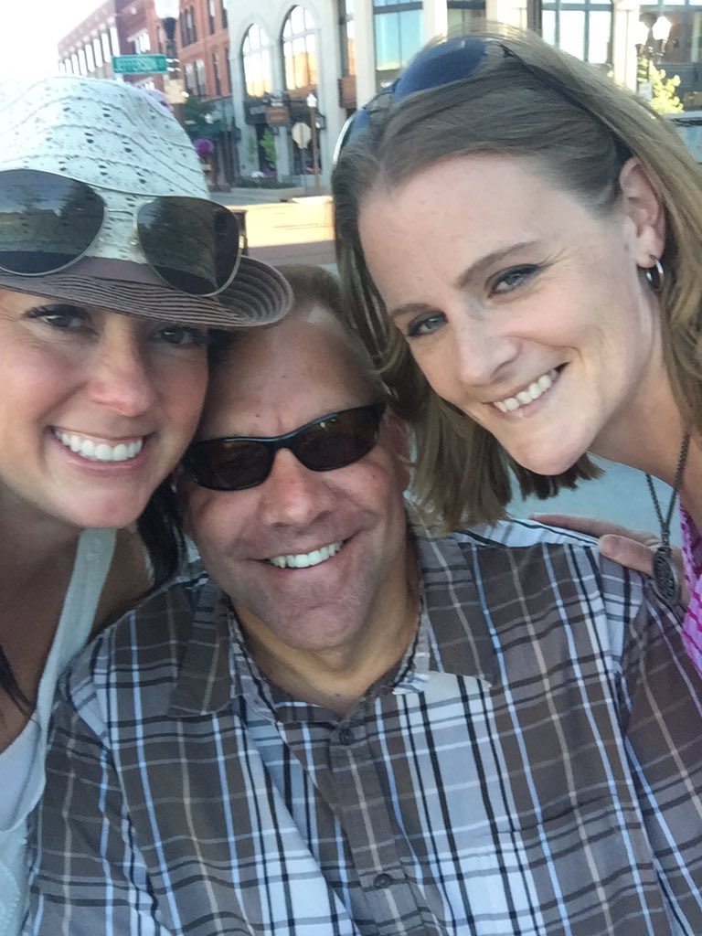 DawnPelter's tweet photo. Concert on the Square #JohnnyandtheMotones
Yes, that is me on the cover #onlydawn https://t.co/uRgKvgRt2K