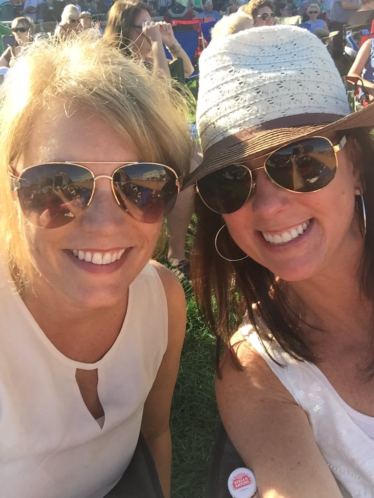 DawnPelter's tweet photo. Concert on the Square #JohnnyandtheMotones
Yes, that is me on the cover #onlydawn https://t.co/uRgKvgRt2K