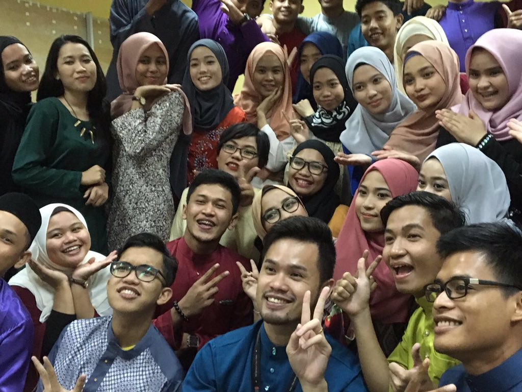 fatinezzatyy's tweet photo. JamuanRaya #sirazrozsempoi #batchferrari Management ππΈ #Raya2016 https://t.co/cfrxCQUe7V