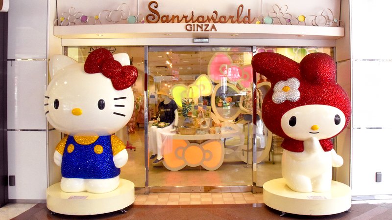sanrio_news's tweet photo. 7/15（金）サンリオワールドギンザ2Fが一部リニューアルオープン！店内には巨大いちごのモニュメントをはじめとしたフォトスポットがいっぱい♪うれしいリニューアル記念企画も満載！詳しく→ https://t.co/X8u4TTeVeO https://t.co/4ykghGWQ3Z