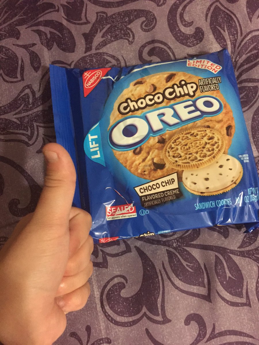 Katilynn_Moss13's tweet photo. @LamarrWilson TRY THESE OREOS! They are highly recommended by us 😉 @taurus5382 and I love them 😋 https://t.co/4ZyVlfyE6t