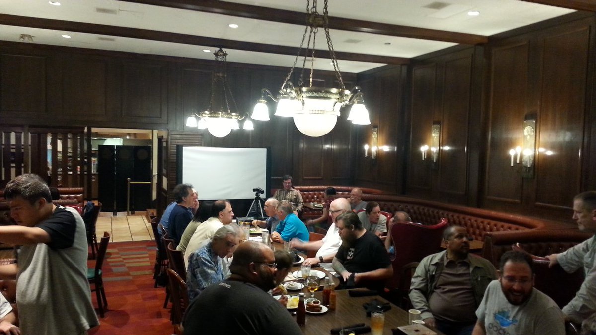 Techivist's tweet photo. The @sgvlug meetup just getting started &amp; already busy. My favorite group of ppl in the #Linux &amp; #OpenSource world https://t.co/P8tvk3umU7