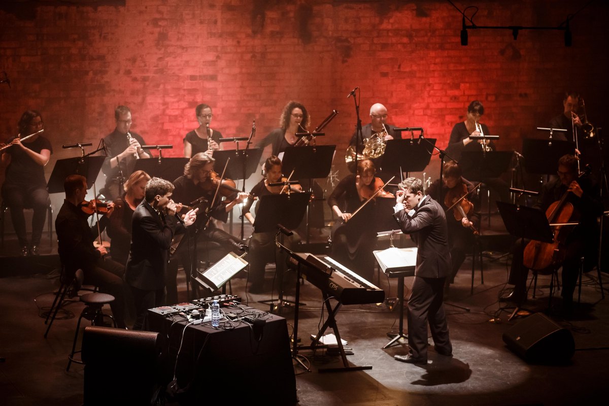 buzzinstrathpin's tweet photo. QUEENSLAND SYMPHONY ORCHESTRA TO SALUTE DAVID BOWIE #DavidBowie #QueenslandSymphonyOrchestra https://t.co/OZGQvM0LjK https://t.co/Ov8X6GmtoV