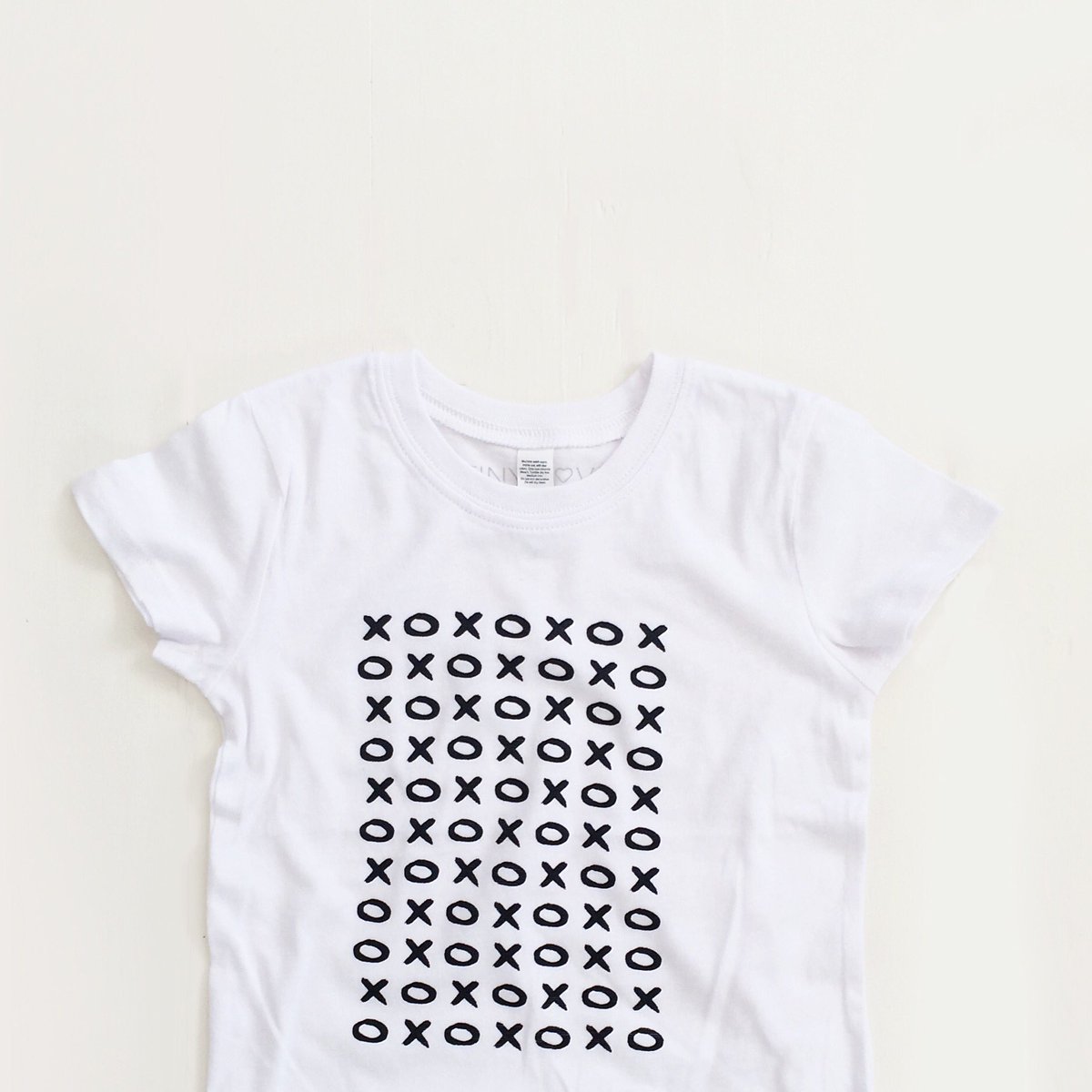 tinylovedesign's tweet photo. Bathe your littles in x's and o's 💋.  Tuck your tiny loves in tight! 

(Head to shop-Hurry! We're low on sizes) https://t.co/aDHKarGRwh