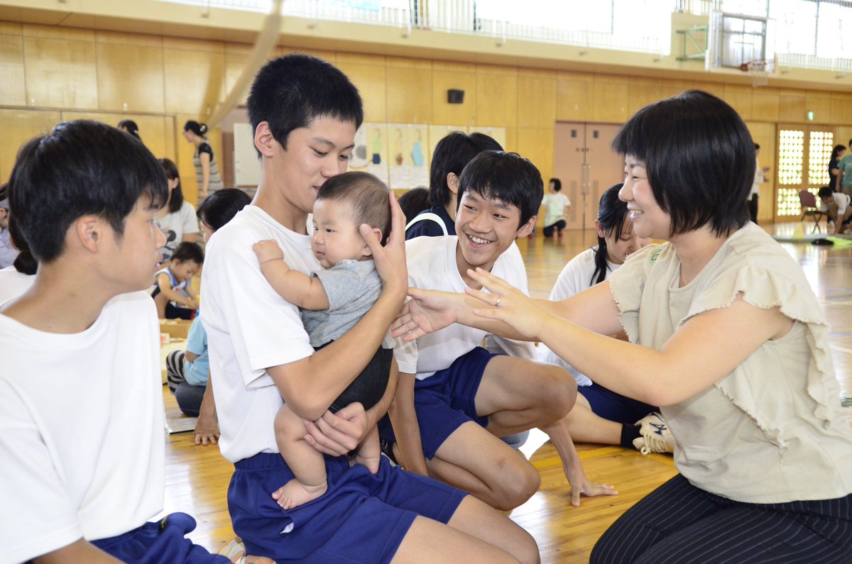 O Xrhsths 八王子市広報 Sto Twitter 中学校で赤ちゃんふれあい体験 7月14日 第七中学校で 赤ちゃんとのふれあいを通していのちの尊さを学ぶ体験学習が行われました 生徒たちは 赤ちゃんのお母さんや助産師さんのアドバイスを受けながら 赤ちゃんと優しく接し