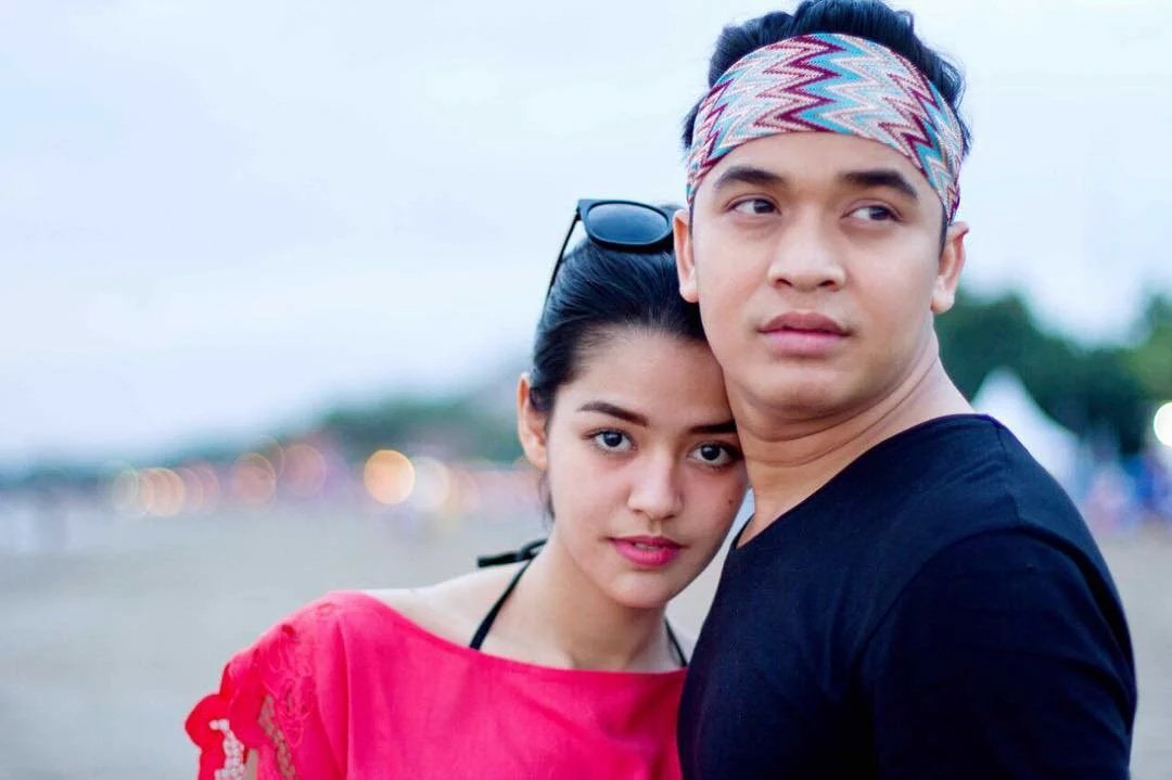 Haii <a href="/bangbily/">Billy Syahputra</a> <a href="/susansameh/">SUSAN SAMEEH</a> Selamat siang,,,papih jgn lupa sholat Jum'at yaa,,,U/Kalian jgn pernah saling menyakiti