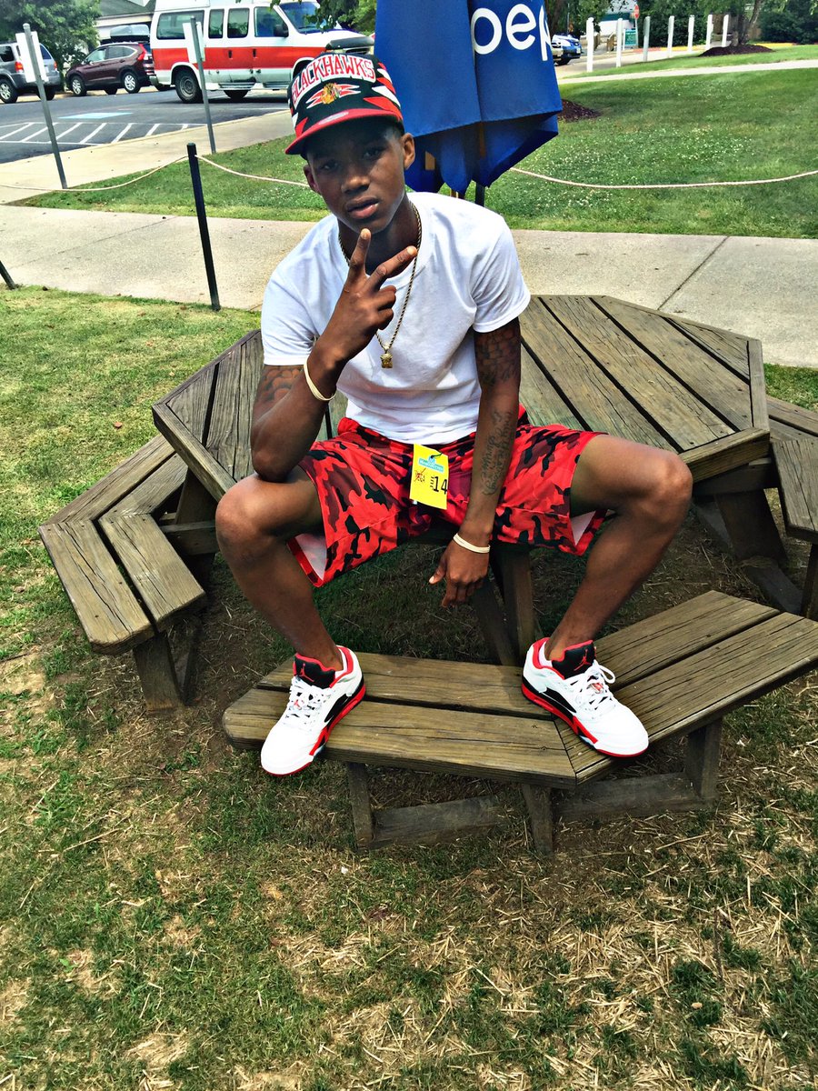 _juanieee's tweet photo. Young nigga stay focus ❗️✨😎 #RatedRBaby https://t.co/e1taXzjf4U