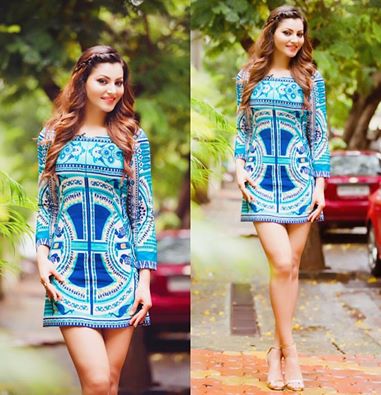 ♥♥Tu aaja mere close milta naa mauka roz...aaja dekhle #GreatGrandMasti leke red rose.♥♥  Cheer 4 #UrvashiRautela