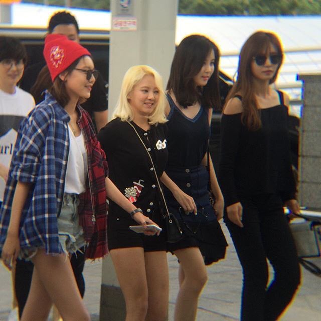 [PIC][15-07-2016]SNSD khởi hành đi Nhật Bản để tham dự "SMTOWN Live Tour V in Japan" vào trưa nay CnYWQn1VUAAjryh