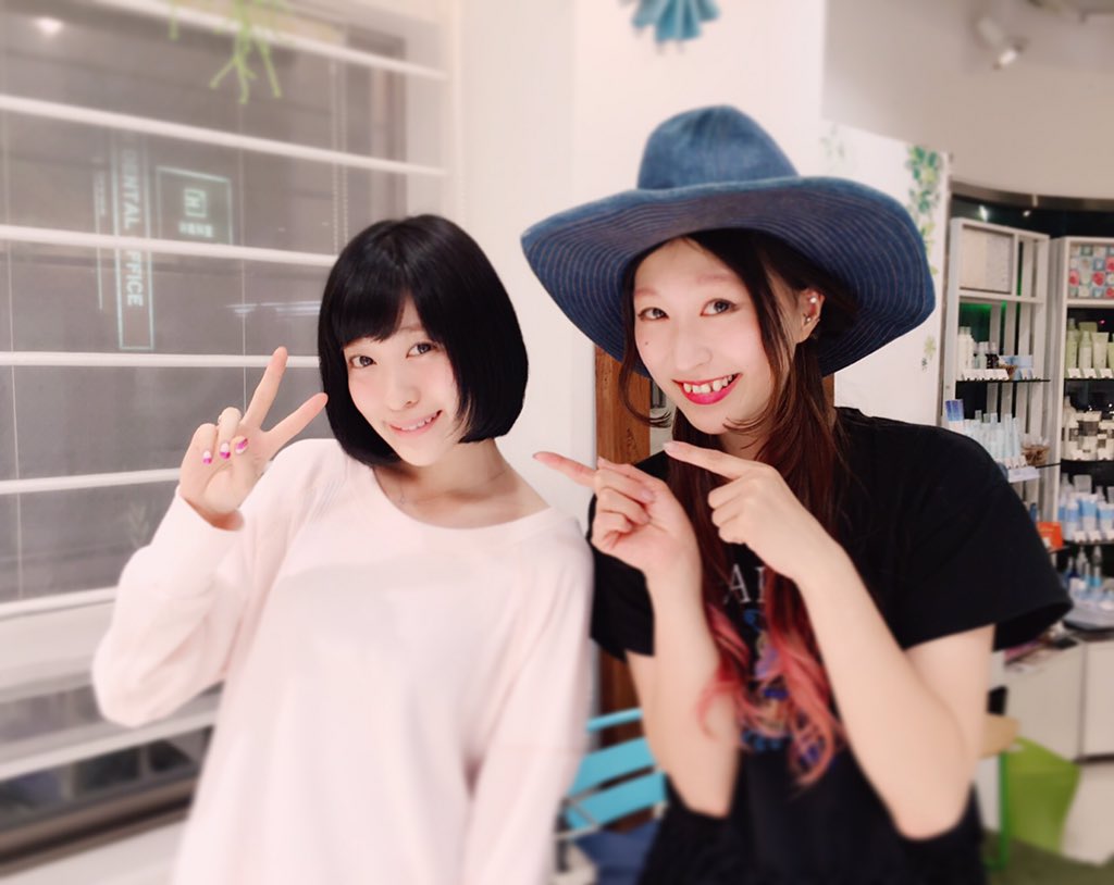 griico's tweet photo. #サイレントサイレン  のすぅちゃん
カットカラー来てくれました✨💓
インナーカラーでブルー💙

#silentsiren#ROSSO_MIDORI#サイサイ#すぅちゃん
 #下北沢#吉田菫 https://t.co/3FCoXKLN1w