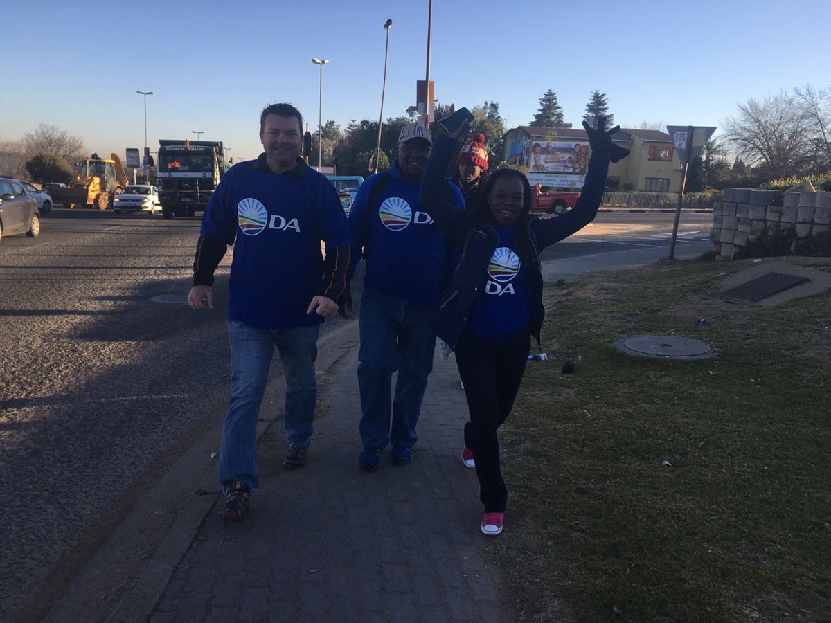 HermanMashaba's tweet photo. The DA is out and about this morning to test the effectiveness of Joburg transport system #DAonTheMove https://t.co/w5ttBdYKxf