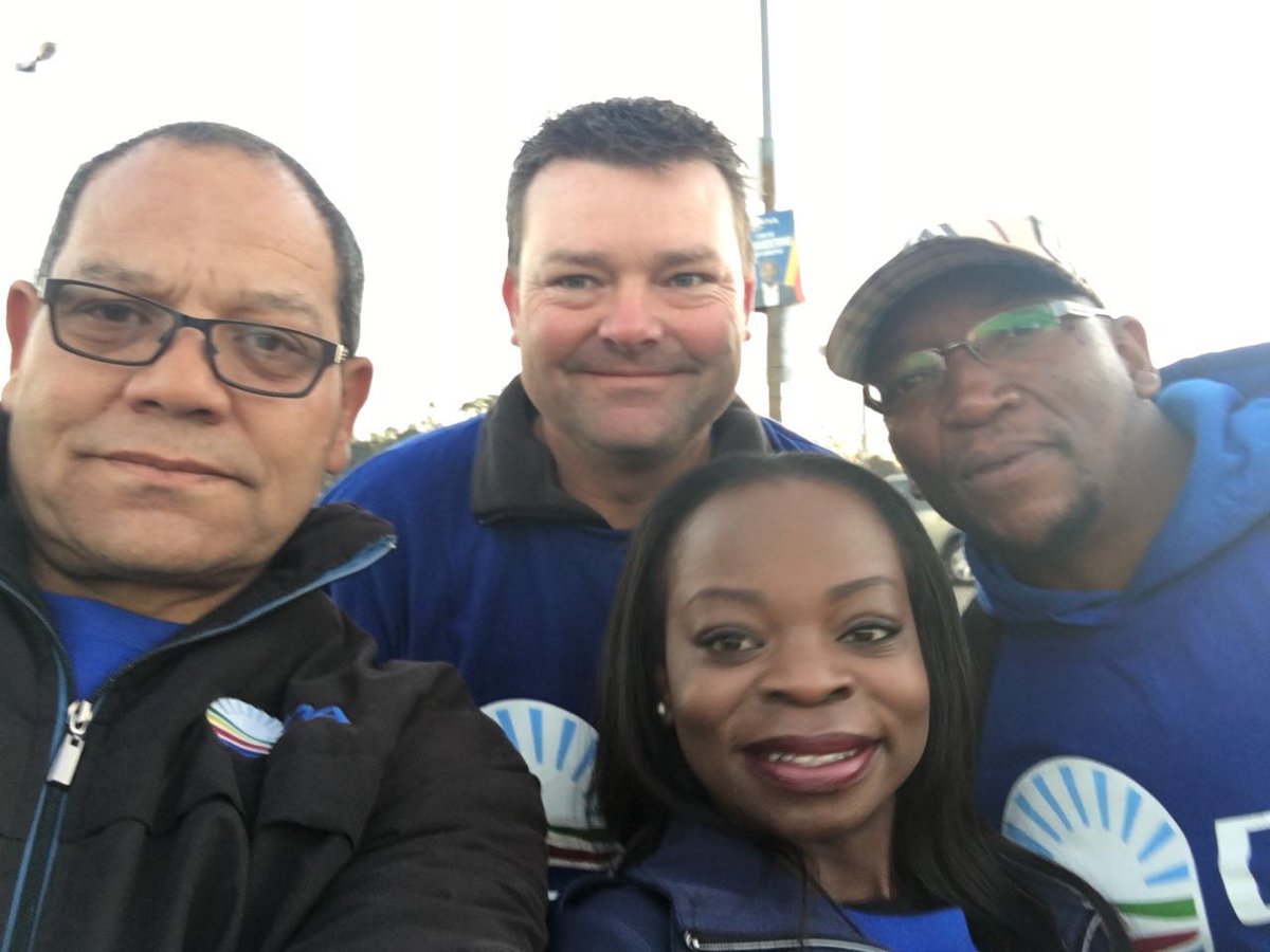 HermanMashaba's tweet photo. The DA is out and about this morning to test the effectiveness of Joburg transport system #DAonTheMove https://t.co/w5ttBdYKxf