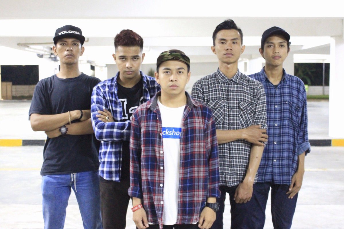 Hy follow ig kita "beyourselfhc" thanks &amp; happy friday #indonesia #melodichardcore