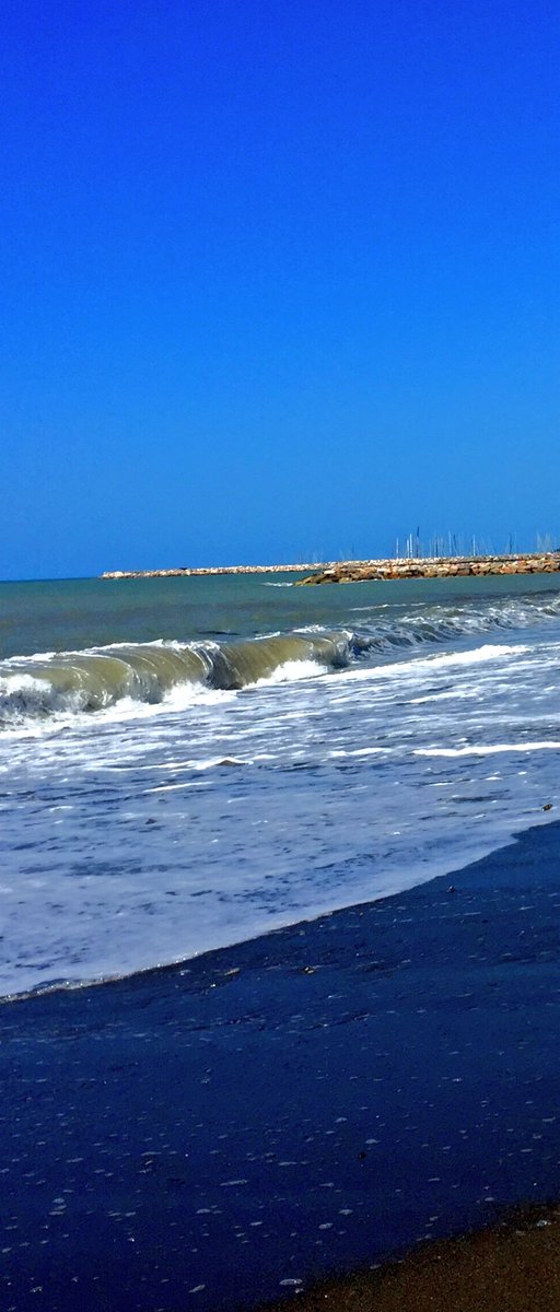 ...ogni giorno devi essere luce per chi merita e ombra per chi ti considera solo un'alternativa...buongiorno