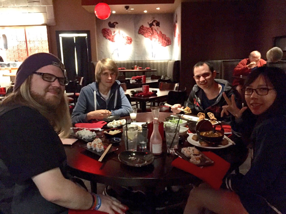 milesroozen's tweet image. Dinner with the #CreatorLab team after finishing our project. Was so fun meeting everyone and hanging out! 😋😊👌🏻