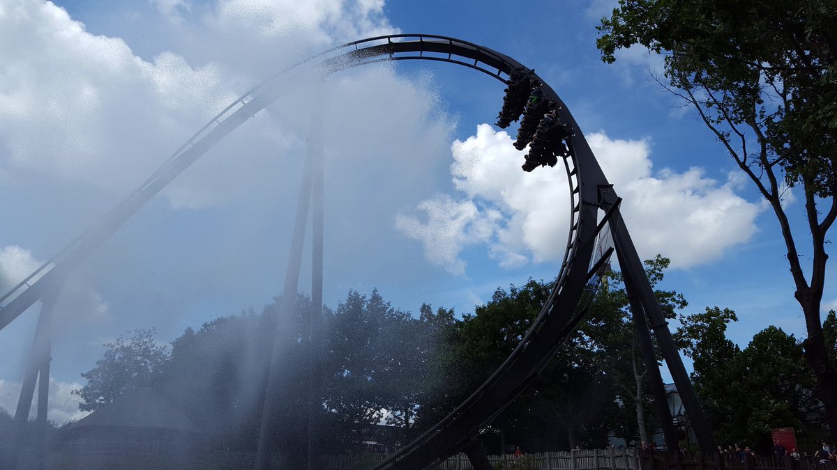 pieni_chan's tweet photo. #HeidePark #diekrake https://t.co/qmB4GUWbHR