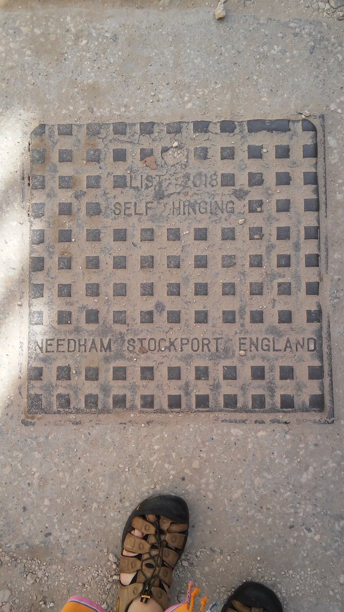 AQZanzibar's tweet photo. A link to home :) Our eagle eyed students spotted this beauty in a dusty side alley! https://t.co/YPH668NDSC