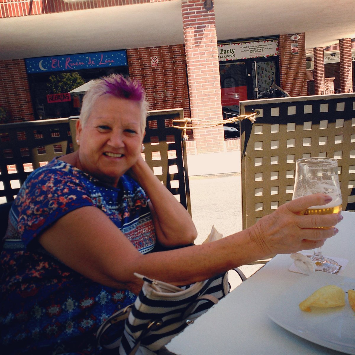 EmiliaMChef4's tweet photo. A tomar unas cervecitas🍻😘 #dontstop #viernes #embocado https://t.co/xBddBt9CBx