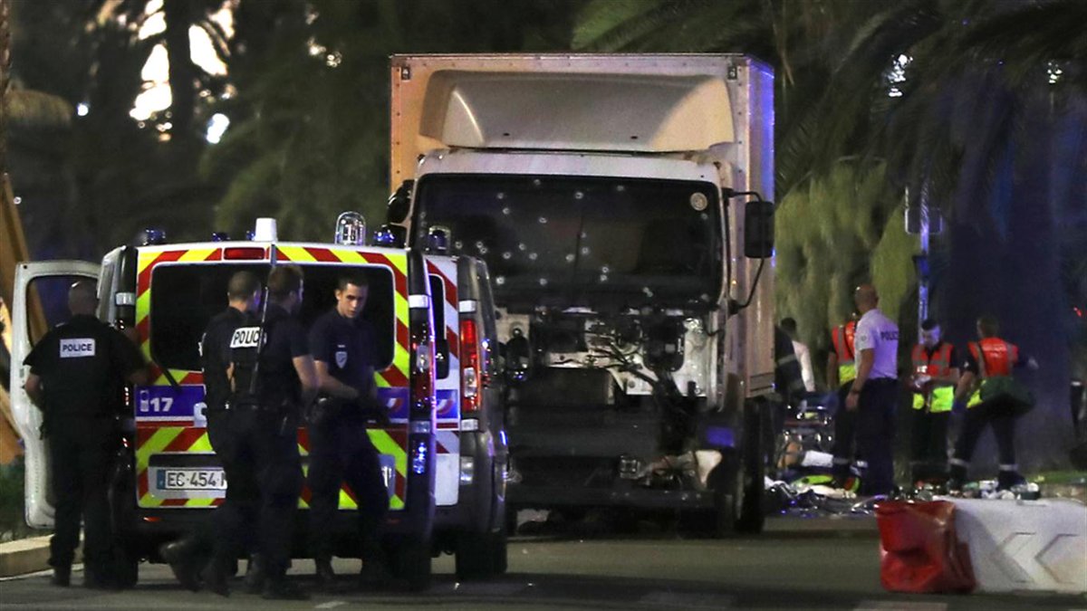 SomosPro_'s tweet photo. Nuevo ataque terrorista en Francia. Más de 80 muertos y decenas de heridos https://t.co/kAOzRCgsUv