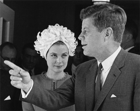 newbridgesilver's tweet photo. Five things you didn’t know about Grace Kelly. Read now: https://t.co/AW2g5e0WVe #GraceKelly #HighSociety #NSBlueBox https://t.co/Mor2QJ47LF