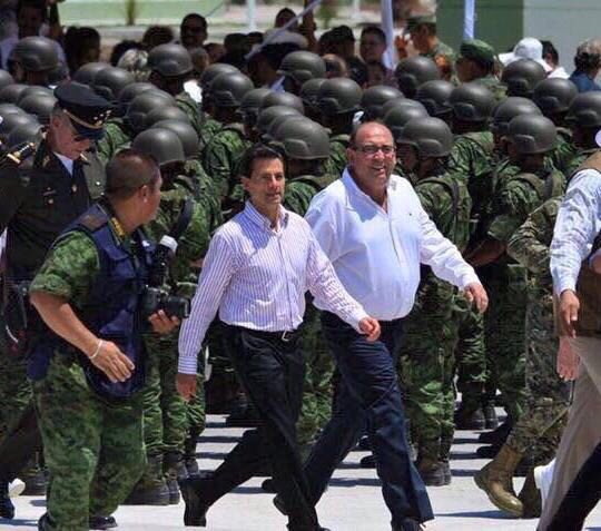 #CoahuilaConSuEjército <a href="/EPN/">Enrique Peña Nieto</a> facebook.com/rubenmoreiravd…