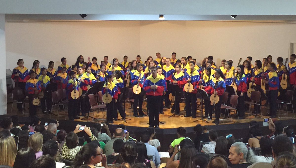 Concierto Ensamble Alma Llanera Iniciación Director Paúl Leal Museo Arte Contemporáneo de Caracas.