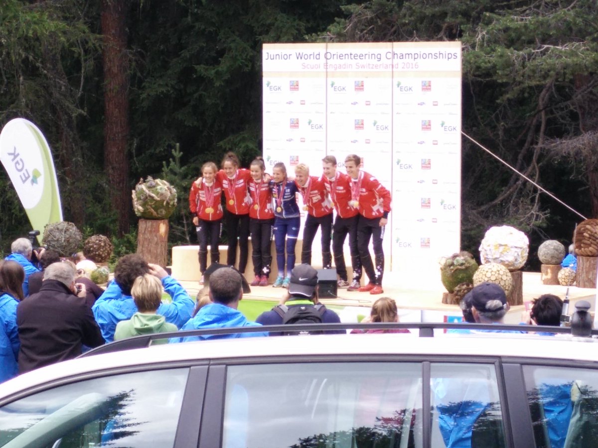 fewwet's tweet photo. @OrienteeringCAN A very Swiss pic of all the Jwoc 2016 gold medallists. #jwoc2016can #orienteeringcanada https://t.co/i13vlSwwYZ