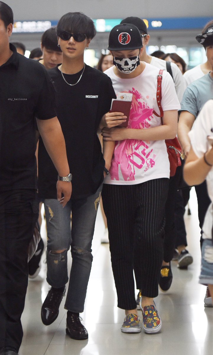 ELFsThai's tweet photo. นั่น ABLineมีเดินควงแขนดั่ว ฮ่าๆๆๆๆๆๆๆๆๆๆๆๆๆๆๆๆๆ #SuperJunior #HeeChul #YeSung #YeHee https://t.co/XRz9ZwGN19