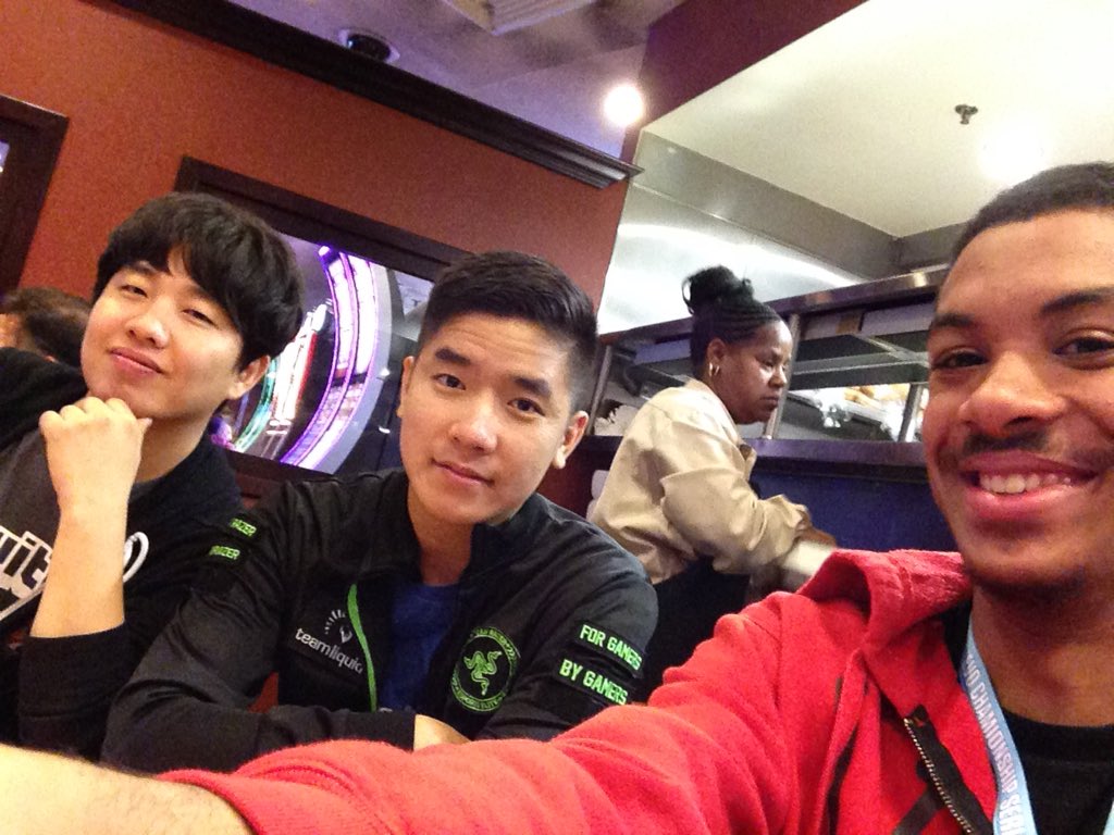 SonicFox's tweet image. eating with #teamrandom
@liquidnuckledu
@efpoongko