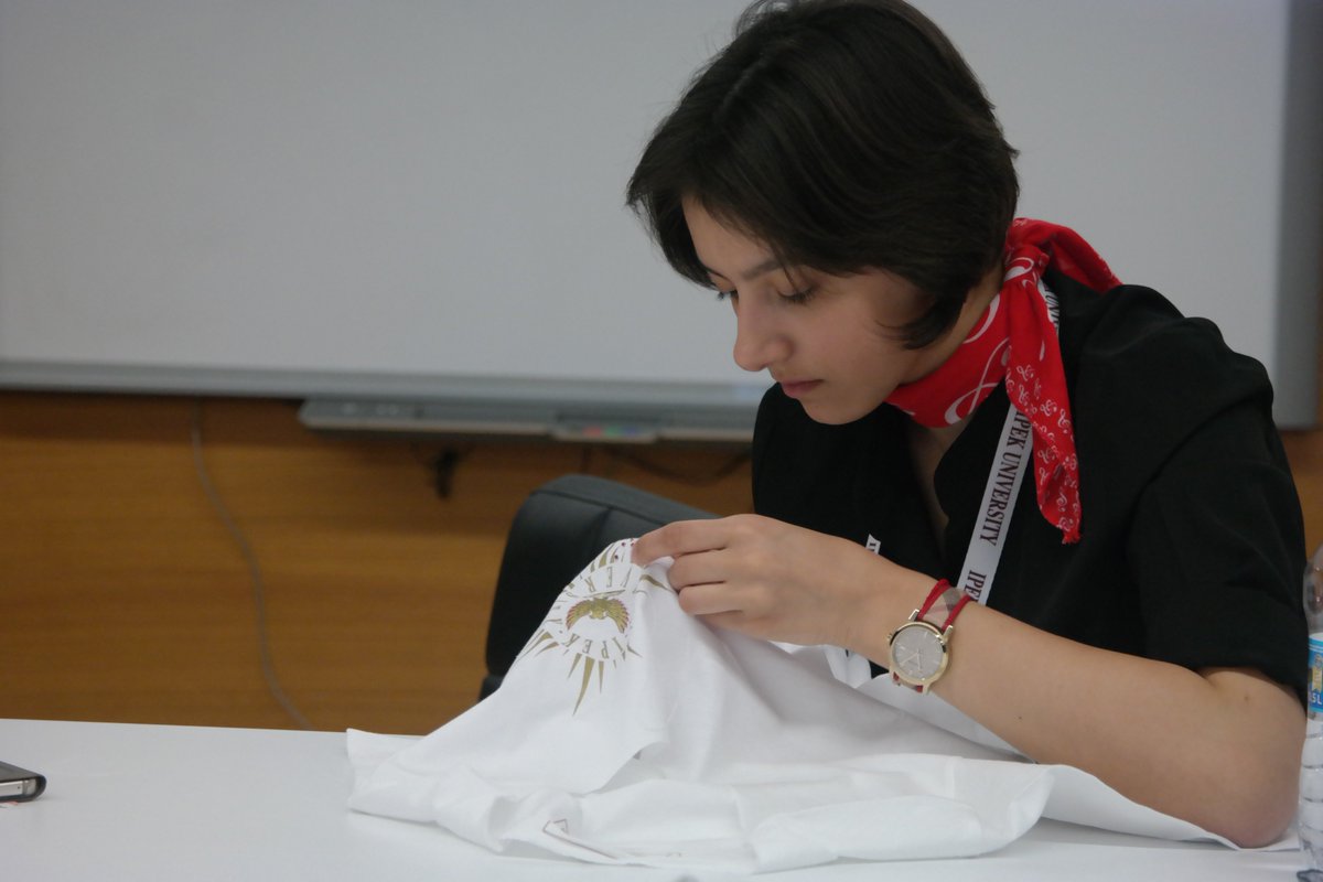 KampusIpek's tweet photo. #Kampüsİpek 
#Moda tasarımı #YazOkulu na katılan arkadaşlardan özgün tasarımlar... #fashion #tercih2016 https://t.co/LjR68ziMaJ