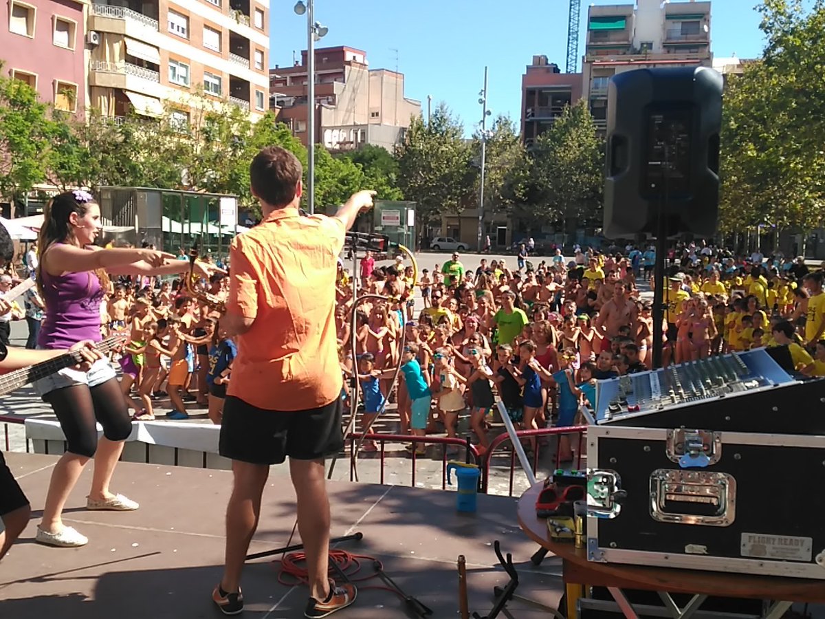 InfanciaSAB's tweet photo. Festa dels Casals a tope amb @ambaukatunabia!! #SantAdria @AjSantAdria https://t.co/CxiwLK4YAO