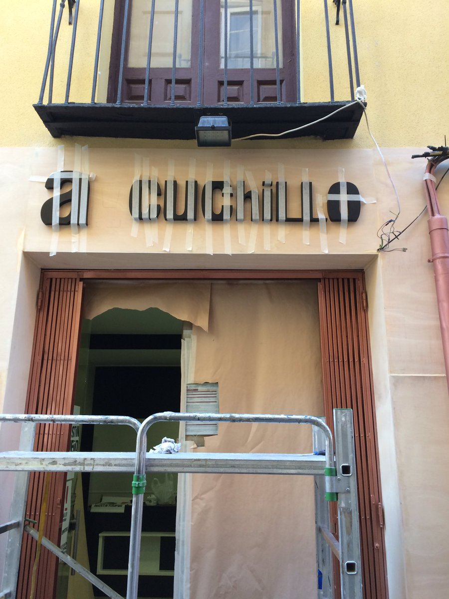 logicalestudio's tweet image. #corporeas #rotulacion #acuchillo #agustinrisueño #leonesp #branding #logicalestudio