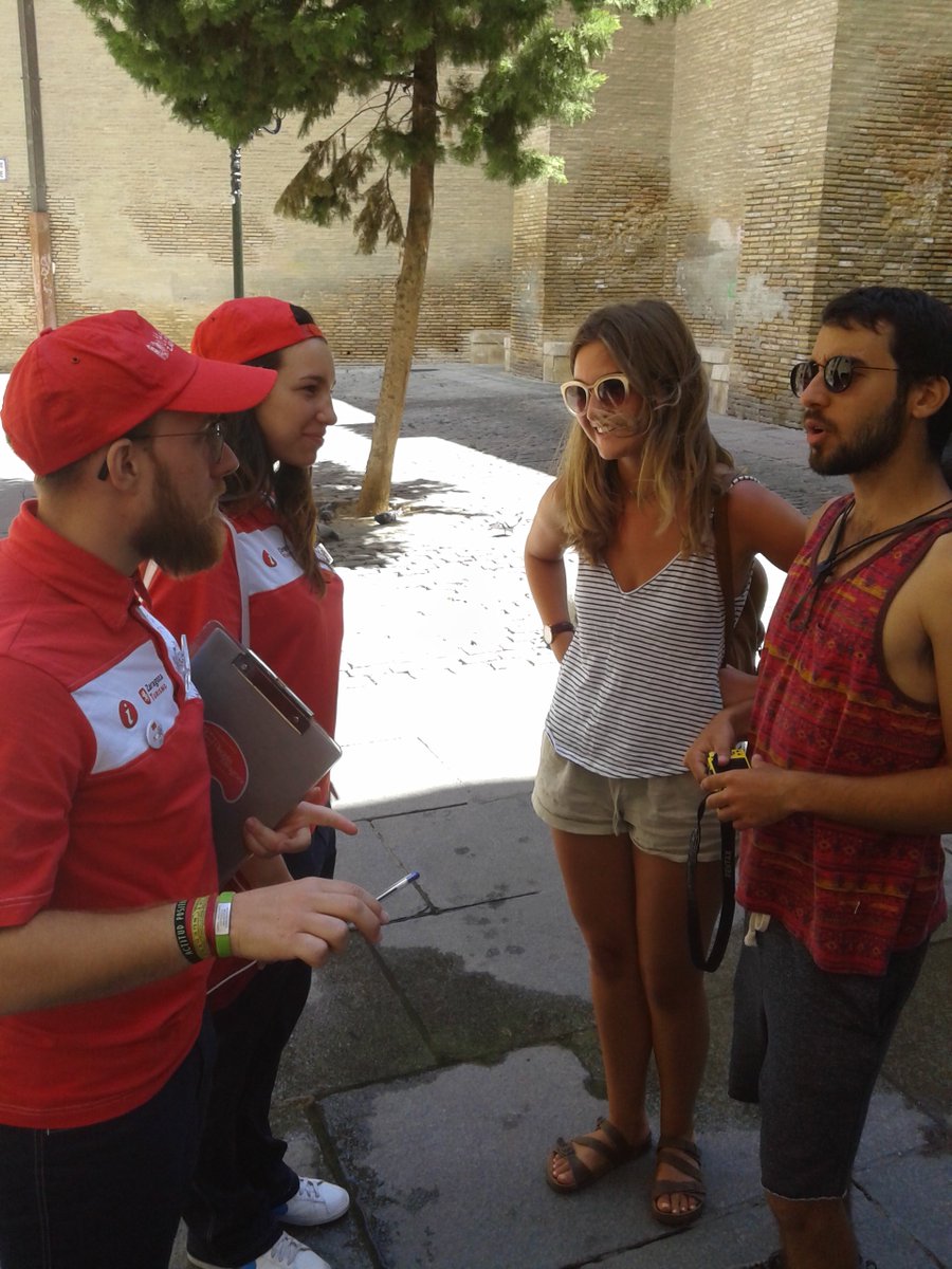 ZaragozaTurismo's tweet photo. Nuestros Informadores Turísticos en la Calle están para ayudarte. ¡¡No huyas de ellos!! https://t.co/Pdl5UazWpp
