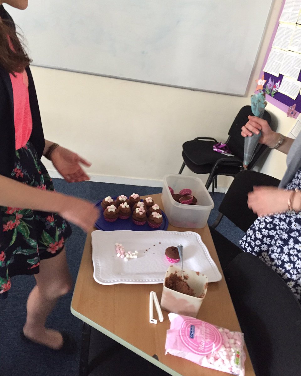 chewcrew2016's tweet photo. Bake sale today at 11:15 at Clarendon college Nottingham. All goes to a good cause. Please come along! 🏅💗 https://t.co/AfTPMawCd4