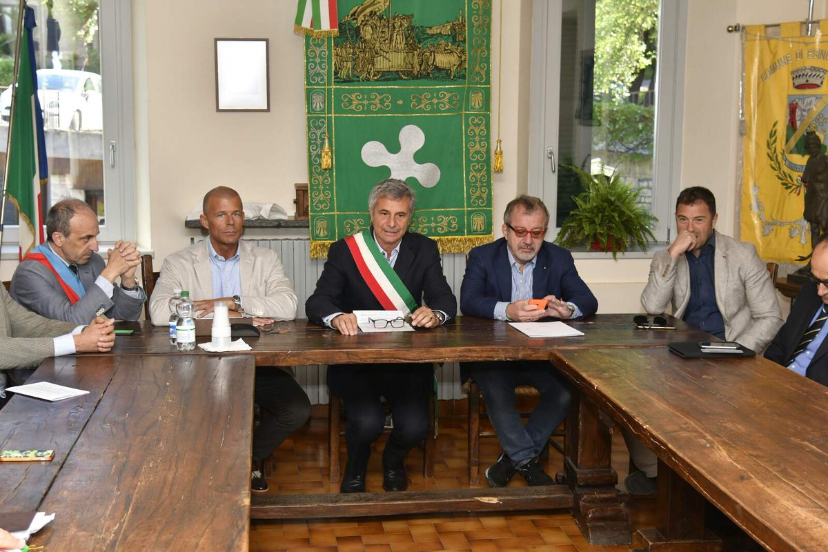 #LNews <a href="/RobertoMaroni_/">Roberto Maroni</a> <a href="/antoniorossiITA/">Antonio Rossi</a> <a href="/daniele_nava_75/">Daniele Nava</a> incontrano sindaco e amministratori #EsinoLario,#Wikimania