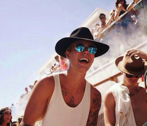 trustinkdrhl's tweet photo. Justin smiling appreciation tweet 😍😭💖❕ https://t.co/imaXH4DV0U