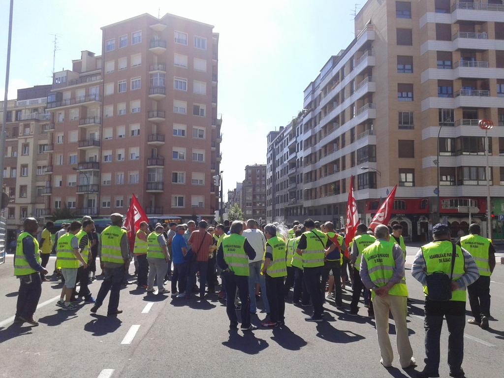LABsindikatua's tweet image. Junto con Asambleas de Paradxs en San Mamés, denunciando semana laboral de 74 horas en obras de cubierta